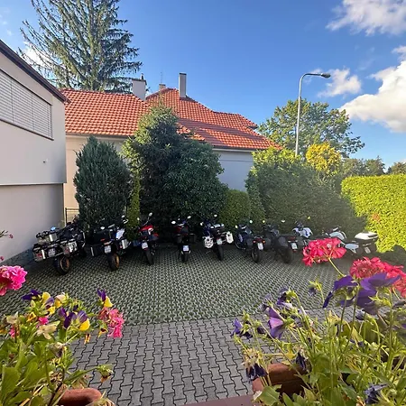 Ξενοδοχείο Garni Expo 3*